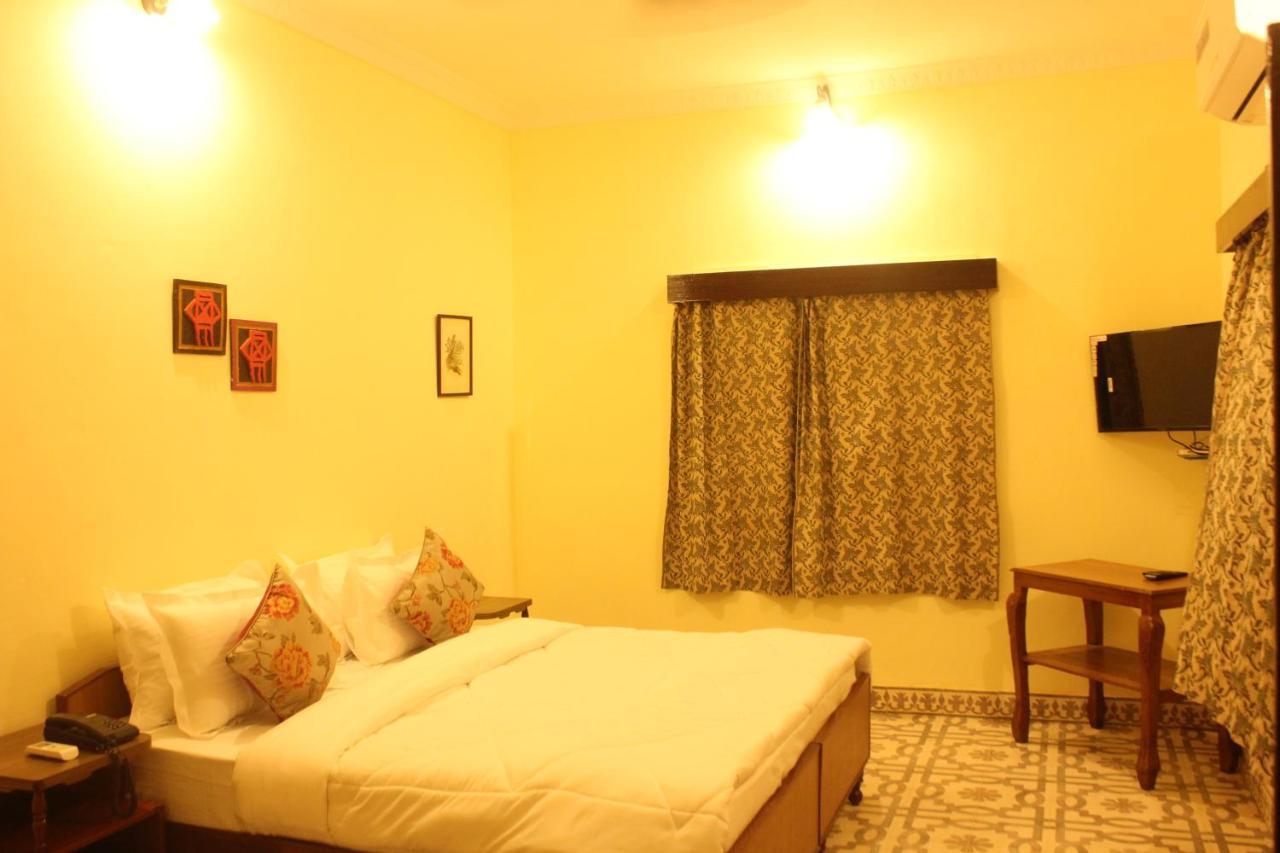 Sankhu Niwas Hotel Bikaner Bagian luar foto