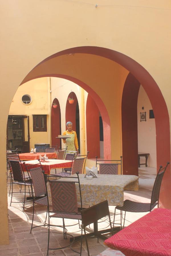 Sankhu Niwas Hotel Bikaner Bagian luar foto